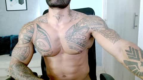 Snapshot of rogers_p chatting on 01/21/25, 06:02 Rogers online show from 01/21/25, 06:02