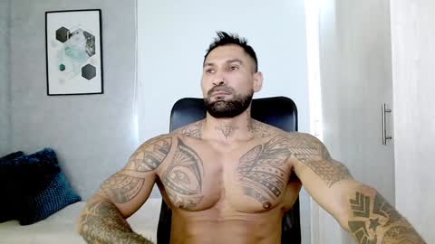 Snapshot of rogers_p chatting on 01/29/25, 02:21 Rogers online show from 01/29/25, 02:21