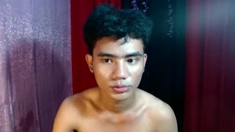 Snapshot of roianboyyy chatting on 05/15/26, 02:02 roianboyyy online show from 05/15/26, 02:02
