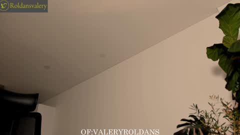 Snapshot of roldansvalery chatting on 12/22/24, 05:56 Valery Roldans online show from 12/22/24, 05:56