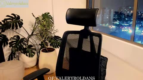 Snapshot of roldansvalery chatting on 02/20/25, 01:36 Valery Roldans online show from 02/20/25, 01:36