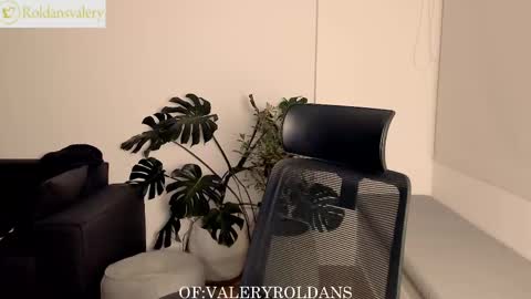 Snapshot of roldansvalery chatting on 02/27/25, 02:21 Valery Roldans online show from 02/27/25, 02:21