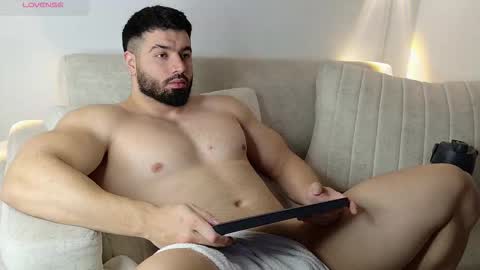 Snapshot of roman_lux chatting on 10/03/25, 03:47 Roman Lux online show from 10/03/25, 03:47