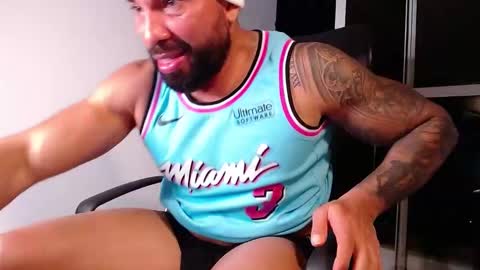Snapshot of roman_muscle_ chatting on 02/18/25, 03:42 Roman online show from 02/18/25, 03:42