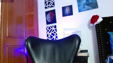 Snapshot of romanpearce_ chatting on 01/08/26, 08:55 Roman online show from 01/08/26, 08:55