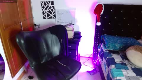 Snapshot of romanpearce_ chatting on 02/13/26, 09:44 Roman online show from 02/13/26, 09:44