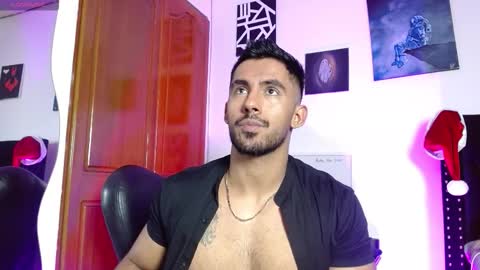 Snapshot of romanpearce_ chatting on 02/16/26, 04:25 Roman online show from 02/16/26, 04:25