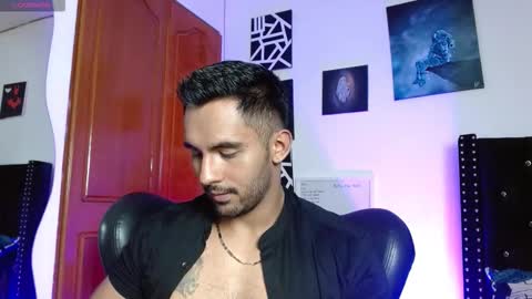 Snapshot of romanpearce_ chatting on 02/24/26, 07:56 Roman online show from 02/24/26, 07:56