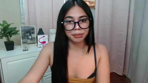 Snapshot of romantic_kath chatting on 12/10/24, 08:40 KATH online show from 12/10/24, 08:40