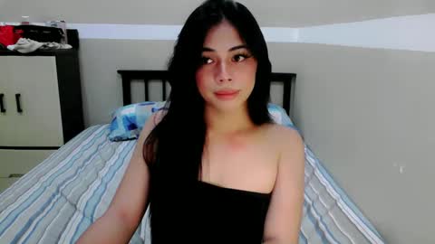 Snapshot of romantic_kath chatting on 12/23/24, 04:28 KATH online show from 12/23/24, 04:28