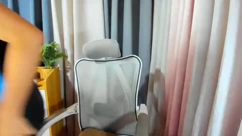 Snapshot of romantic_kath chatting on 12/29/24, 04:59 KATH online show from 12/29/24, 04:59