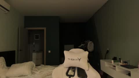 Snapshot of romeo_mercy chatting on 02/10/25, 02:37 Romeo online show from 02/10/25, 02:37