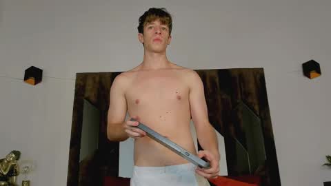 Snapshot of romeo_ricci1 chatting on 05/27/26, 01:02 Romeo Ricci online show from 05/27/26, 01:02