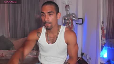 Snapshot of romeocolin_ chatting on 12/19/24, 11:46 R O M E O online show from 12/19/24, 11:46