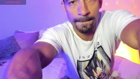 Snapshot of romeocolin_ chatting on 12/30/24, 05:26 R O M E O online show from 12/30/24, 05:26