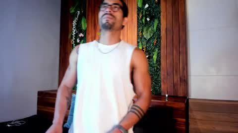 Snapshot of romeocolin_ chatting on 01/23/25, 04:30 R O M E O online show from 01/23/25, 04:30