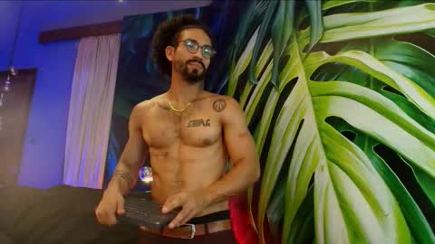 Snapshot of romeocolin_ chatting on 02/02/26, 09:08 R O M E O online show from 02/02/26, 09:08