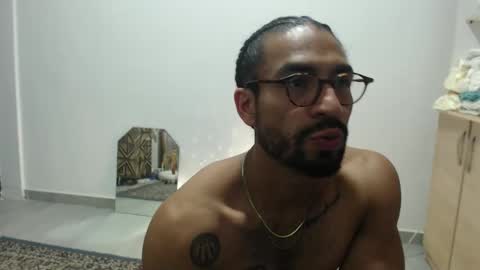 Snapshot of romeocolin_ chatting on 03/29/26, 06:57 R O M E O online show from 03/29/26, 06:57