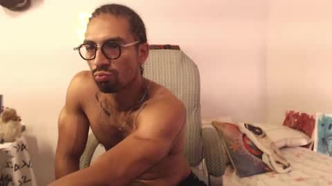Snapshot of romeocolin_ chatting on 05/29/26, 08:51 R O M E O online show from 05/29/26, 08:51