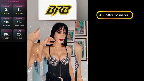 Snapshot of romynahot chatting on 12/17/24, 11:27 Romyna online show from 12/17/24, 11:27