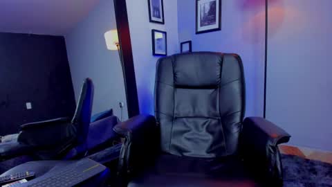 Snapshot of ronnie_crawford chatting on 06/18/26, 05:50 ronnie_crawford online show from 06/18/26, 05:50