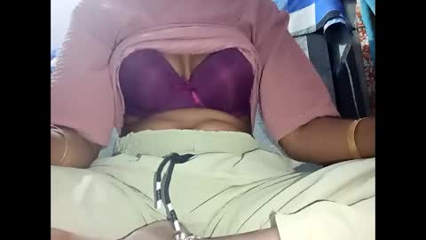 roop_sexy642 online show from 04/17/26, 06:27