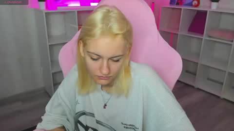 Snapshot of rosa_vaughn chatting on 08/02/26, 12:53 Viola online show from 08/02/26, 12:53