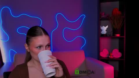 rosalie_liu online show from 11/25/25, 12:16