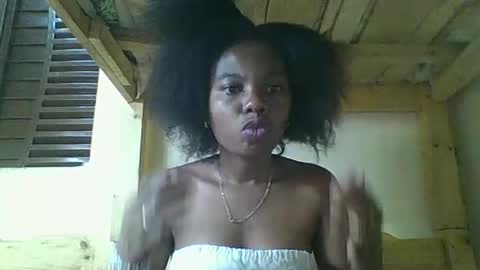 Snapshot of rosalinda933 chatting on 03/02/26, 02:25 Rosalinda online show from 03/02/26, 02:25