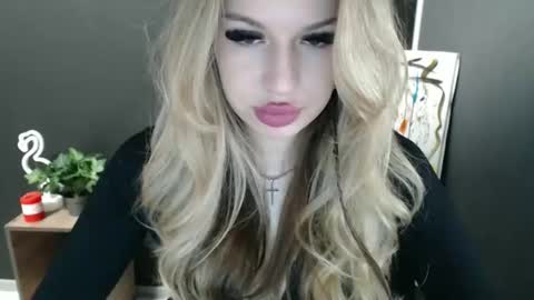 Snapshot of rosaline_ly chatting on 05/22/26, 09:59 Rosalina online show from 05/22/26, 09:59
