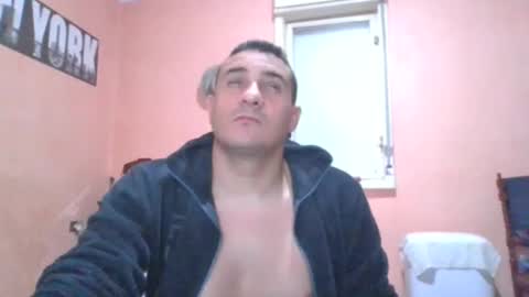 Snapshot of rosario1212 chatting on 12/23/24, 02:13 Rosario online show from 12/23/24, 02:13