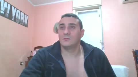 Snapshot of rosario1212 chatting on 02/22/25, 01:11 Rosario online show from 02/22/25, 01:11