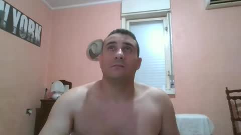 Snapshot of rosario1212 chatting on 09/18/25, 10:01 Rosario online show from 09/18/25, 10:01