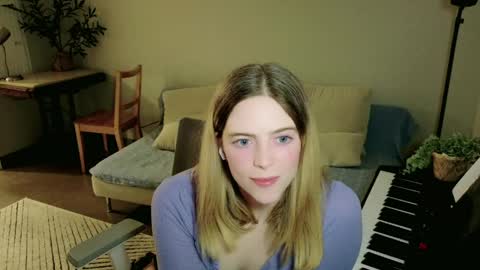 Snapshot of rose77782 chatting on 04/28/26, 02:27 rose77782 online show from 04/28/26, 02:27