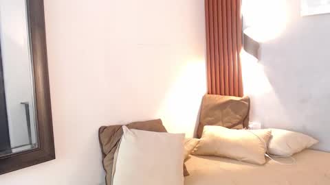 rose_crimson online show from 12/15/25, 11:42