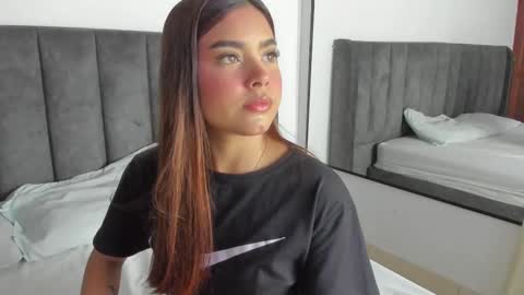 Snapshot of rose_evans__ chatting on 02/22/25, 01:13 Rose online show from 02/22/25, 01:13