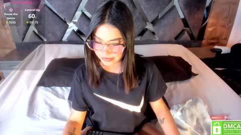 Snapshot of rose_evans__ chatting on 10/21/25, 04:46 Rose online show from 10/21/25, 04:46