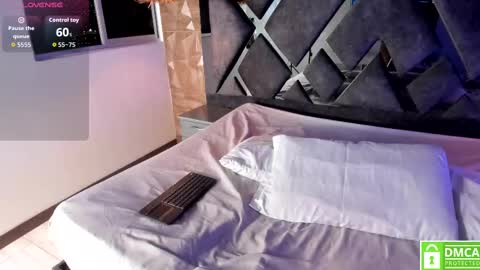 Snapshot of rose_evans__ chatting on 11/19/25, 04:23 Rose online show from 11/19/25, 04:23