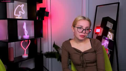 Snapshot of rose_style chatting on 11/12/25, 06:03 rose online show from 11/12/25, 06:03