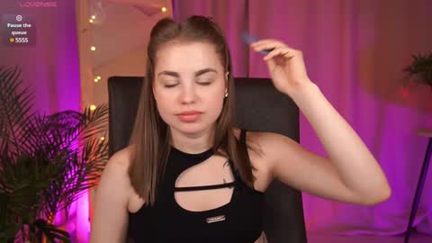 Rose online show from 01/14/25, 09:13