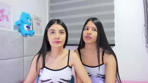 Rose y Miah online show from 10/19/25, 04:35