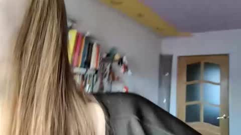 Sophie online show from 12/02/25, 01:22