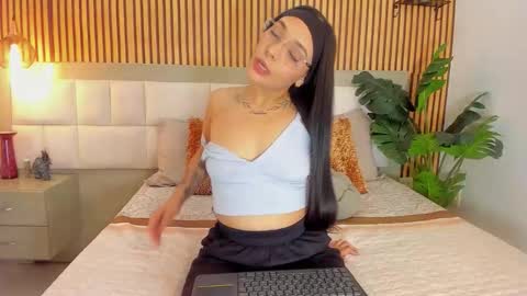 roseaurora online show from 10/13/25, 12:38