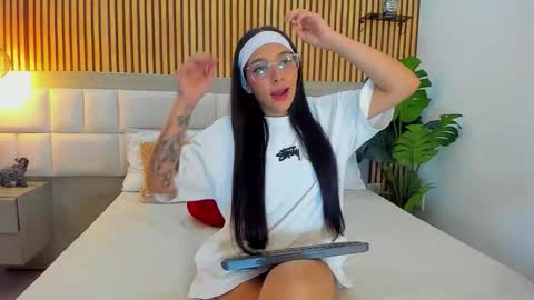 roseaurora online show from 11/10/25, 12:37