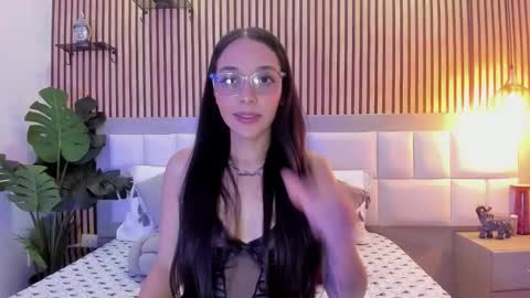 roseaurora online show from 11/20/25, 12:38