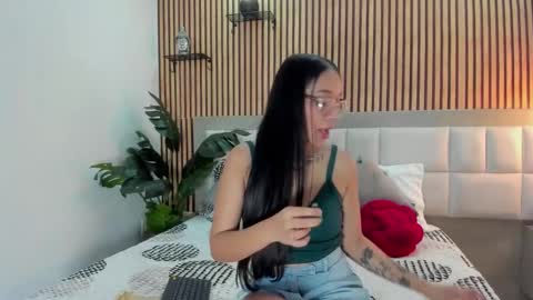 roseaurora online show from 12/03/25, 12:36