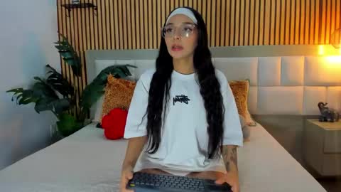 roseaurora online show from 01/13/26, 01:05