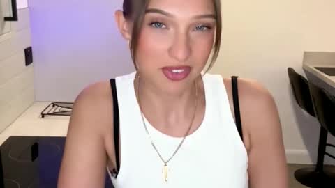 Snapshot of rosebella_ chatting on 09/26/25, 03:16 Bella  online show from 09/26/25, 03:16