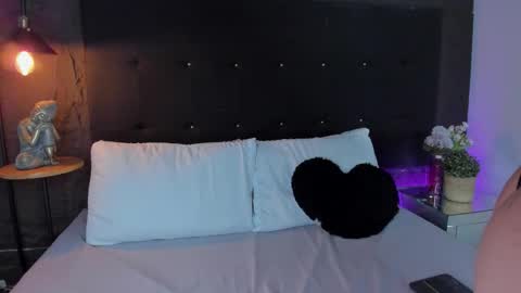 Rose  online show from 11/25/25, 04:56