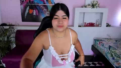 Snapshot of rosee_honey_ chatting on 09/21/25, 01:46 rose online show from 09/21/25, 01:46
